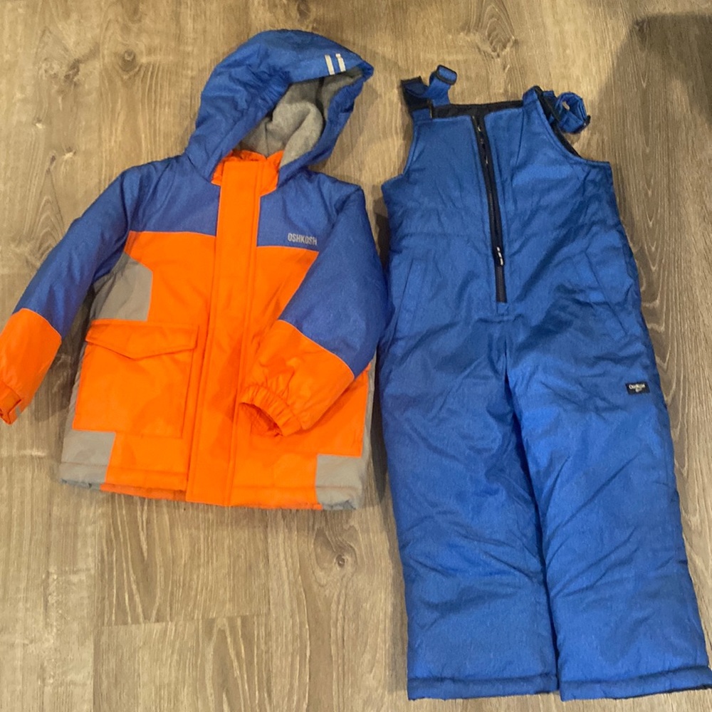 Osh kosh snow suit.  Boys size 4t